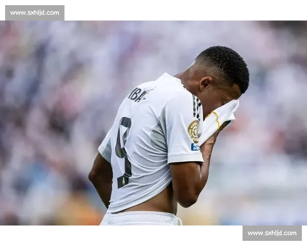 布努神扑 + 温情拥抱!皇马 1-1 利雅得新月,世俱杯见证传奇瞬间 布努神扑 + 温情拥抱!皇马 1-1 利雅得新月,世俱杯见证传奇瞬间